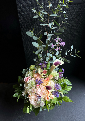 季節のおしゃれなフラワーアレンジメント